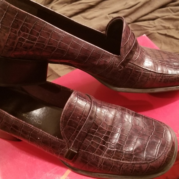 Shoes - Picture 6 of 8